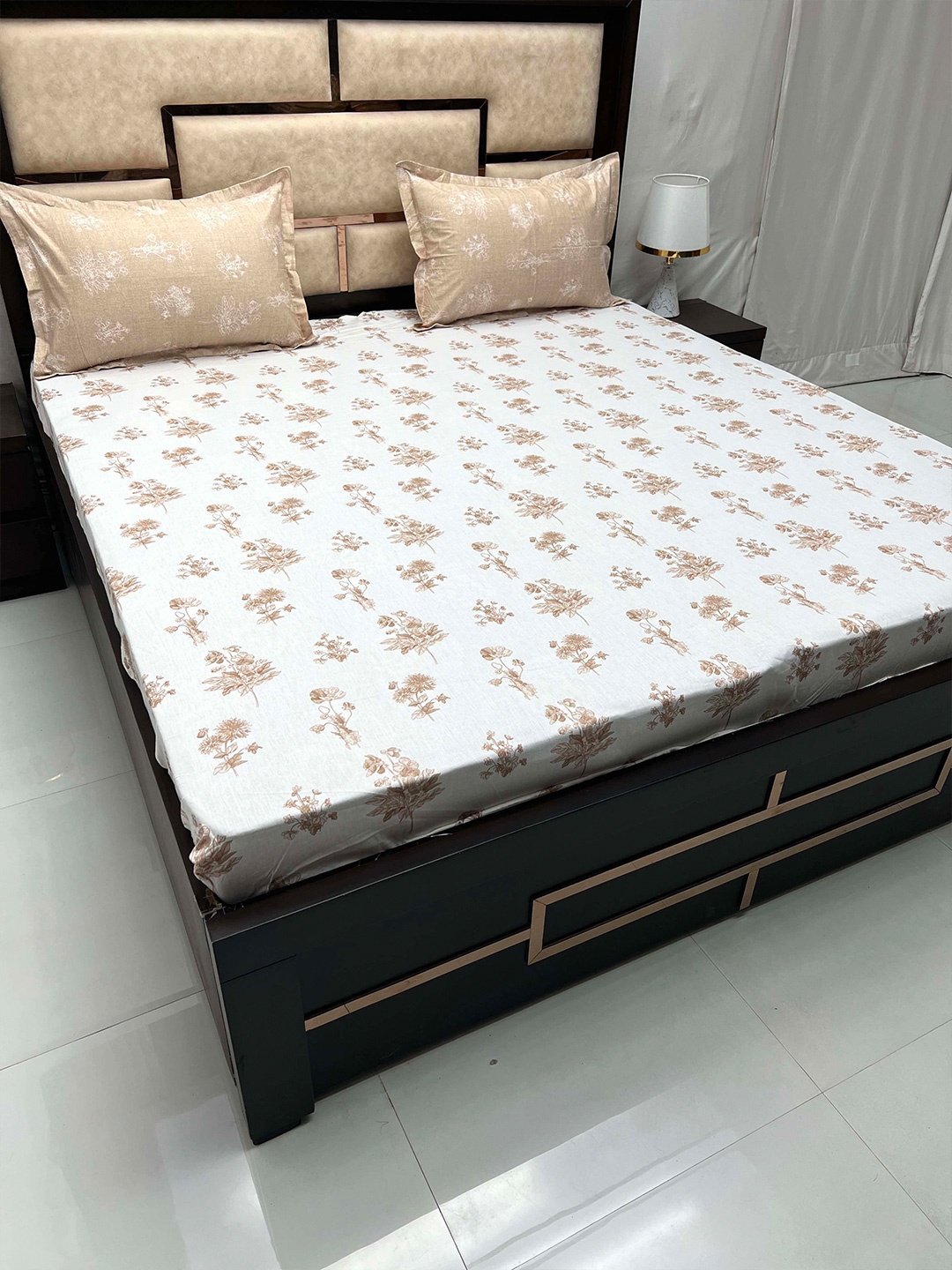 

Pure Decor Sapphire Brown & White Cotton Fitted 300 TC King Bedsheet & 2 Pillow Covers