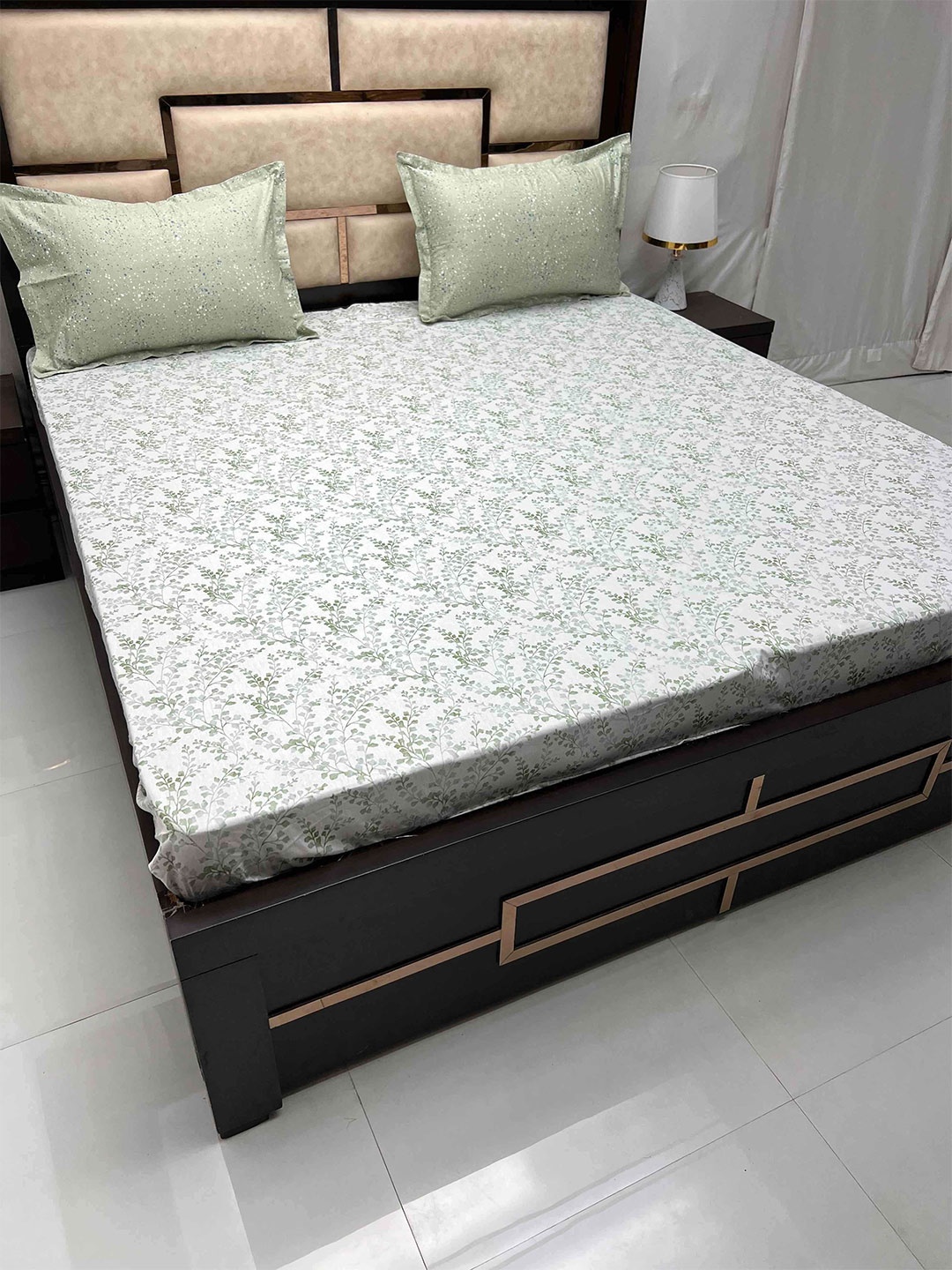 

Pure Decor Sapphire Green 300 TC Pure Cotton Fitted King Bedsheet With 2 Pillow Covers
