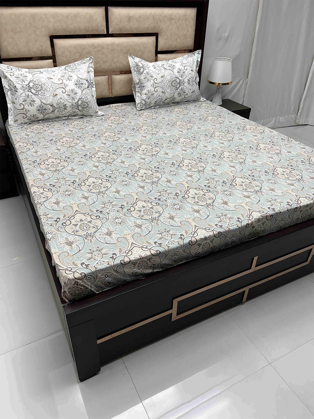 

Pure Decor Sapphire Grey Floral Cotton Fitted 300 TC Super King Bedsheet & 2 Pillow Covers