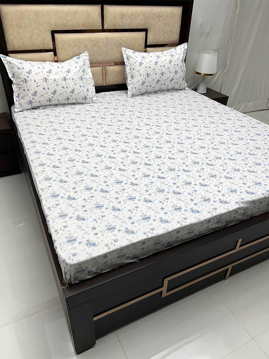 

Pure Decor White & Blue Pure Cotton 300 TC Fitted Super King Bedsheet with 2 Pillow Covers