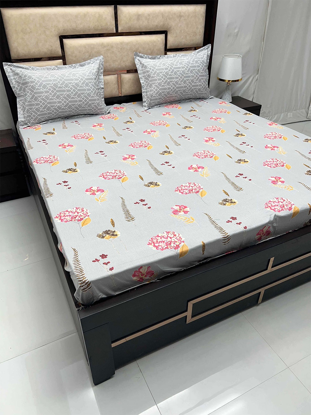

Pure Decor Grey & Red Floral Cotton 300 TC King Bedsheet With 2 Pillow Covers