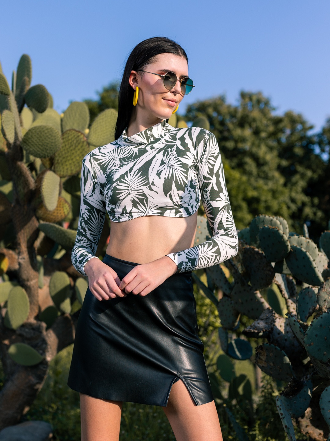 

Stylecast X Hersheinbox Floral Print Crop Top, Olive