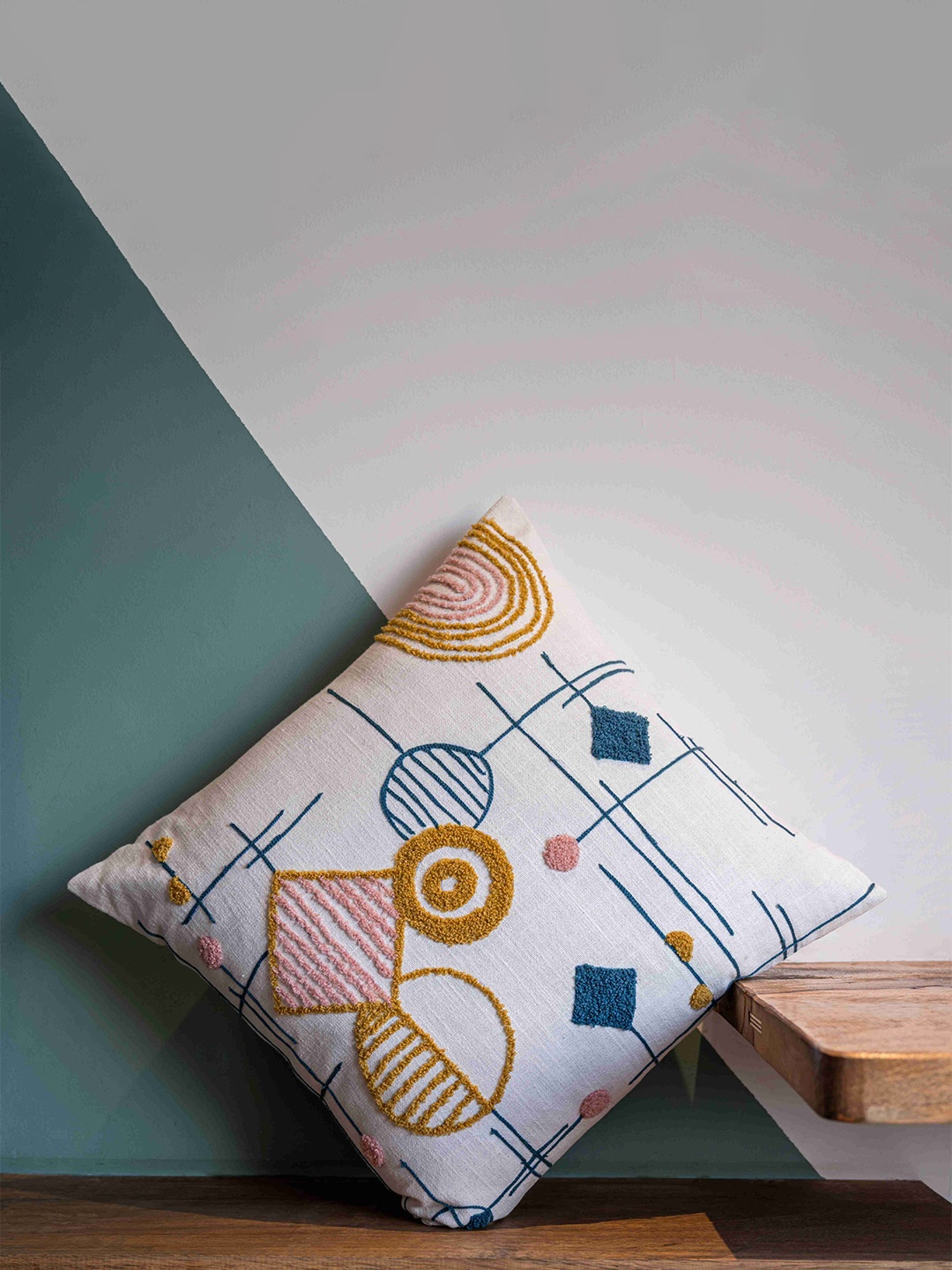 

CURIOUS LIFESTYLE White & Yellow Geometric Cotton Square Cushion Cover