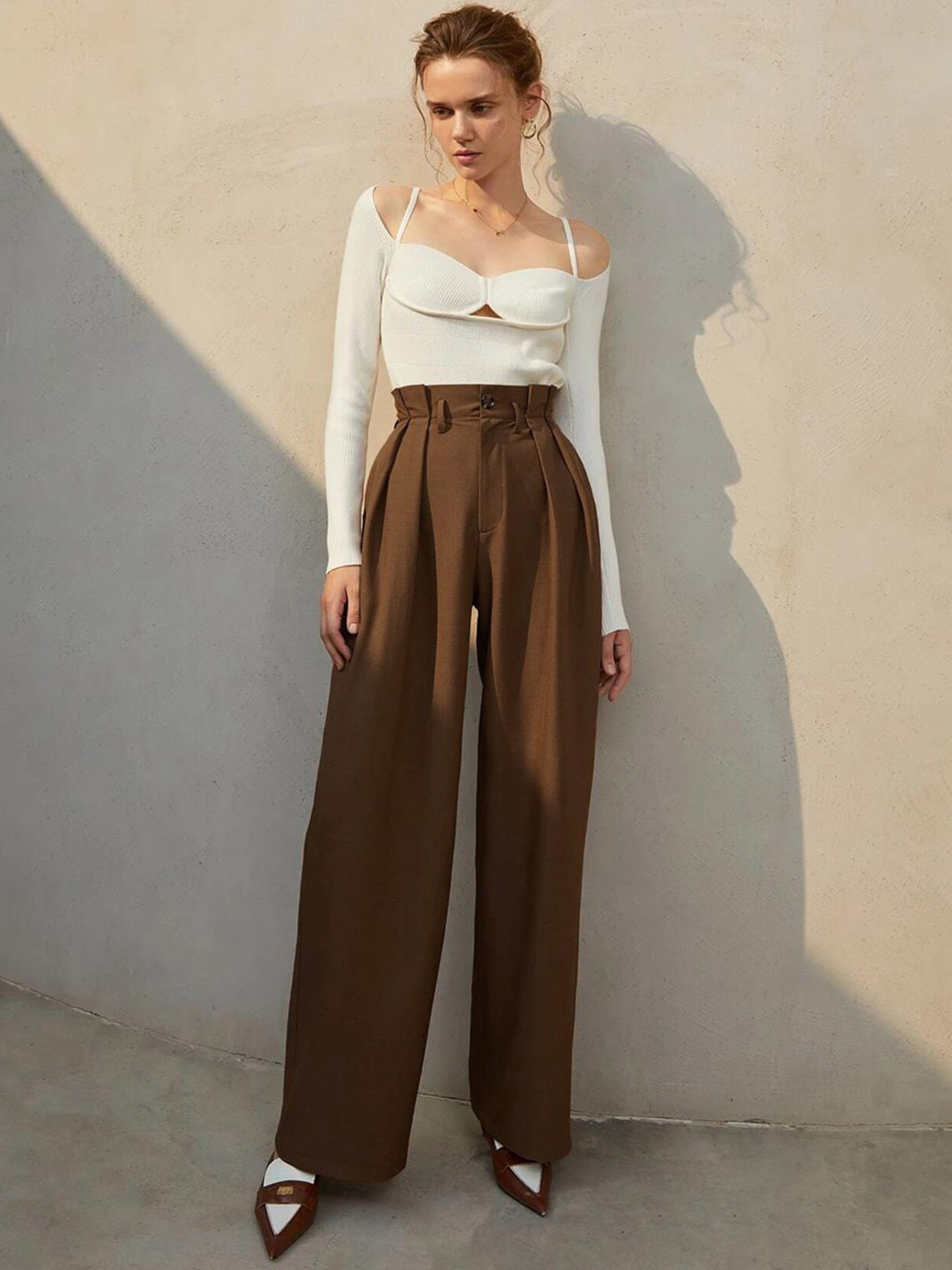 

Kotty Women Relaxed Straight Leg Straight Fit High-Rise Cotton Pleated Trousers, Brown