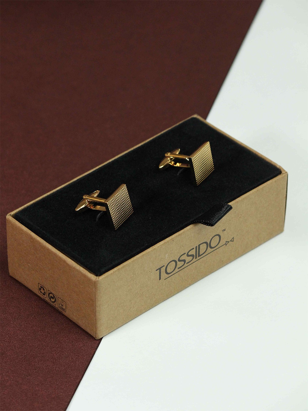 

Tossido Geometric Core Cufflink, Gold