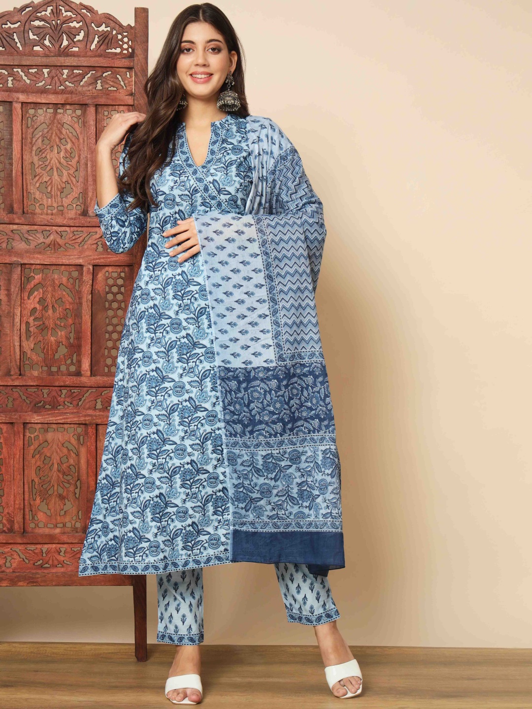 

Vbuyz Floral Printed A-Line Kurta With Trousers & Dupatta, Blue