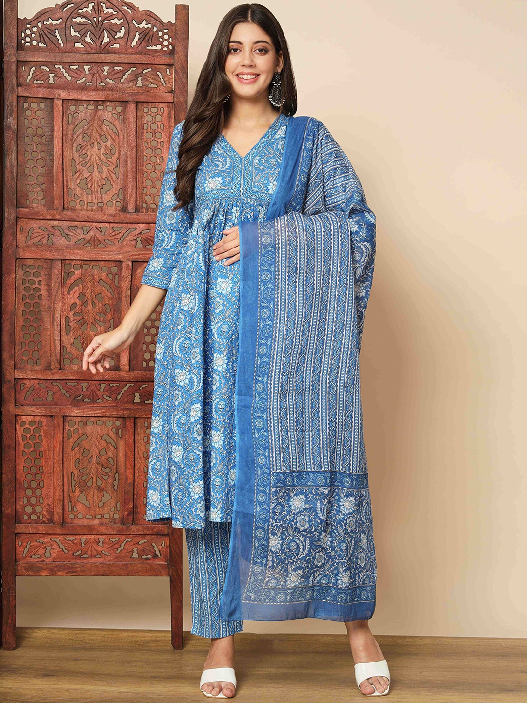 

Vbuyz Floral Printed Kalamkari Anarkali Kurta With Trousers & Dupatta, Turquoise blue