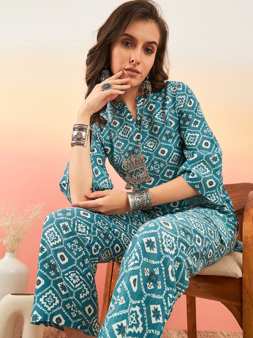 

Sangria Blue & White Ethnic Motifs Printed Straight Kurti With Trouser