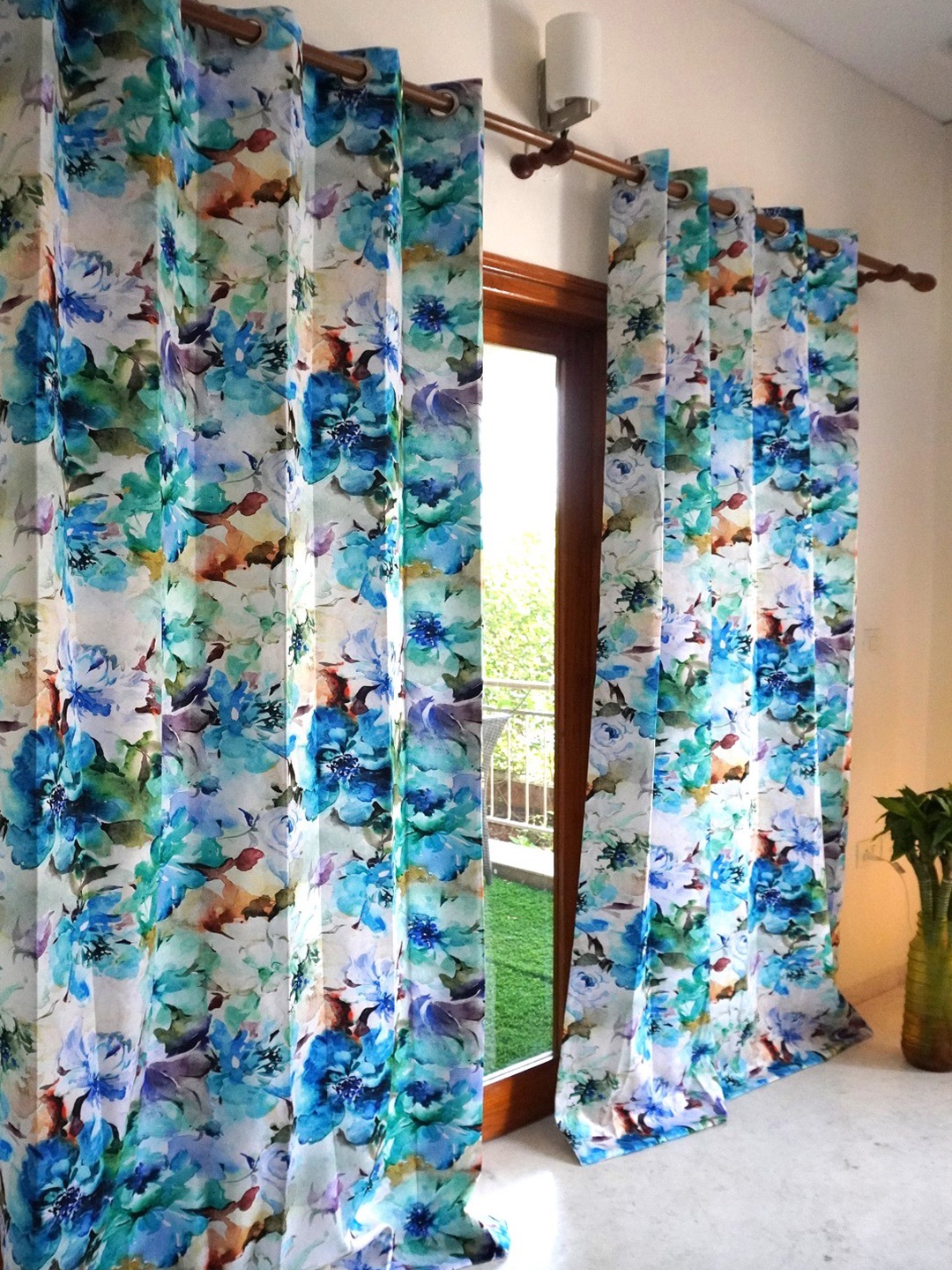 

TARA- Sparkling Homes Blue & White Floral Window Curtain