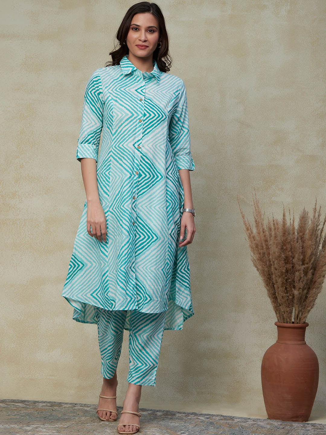 

FASHOR Women Green Printed Panelled Pure Cotton Kurta with Trousers
