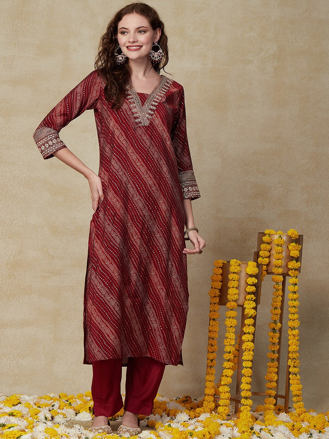 

FASHOR Women Maroon Bandhani Embroidered Regular Sequinned Kurta with Trousers