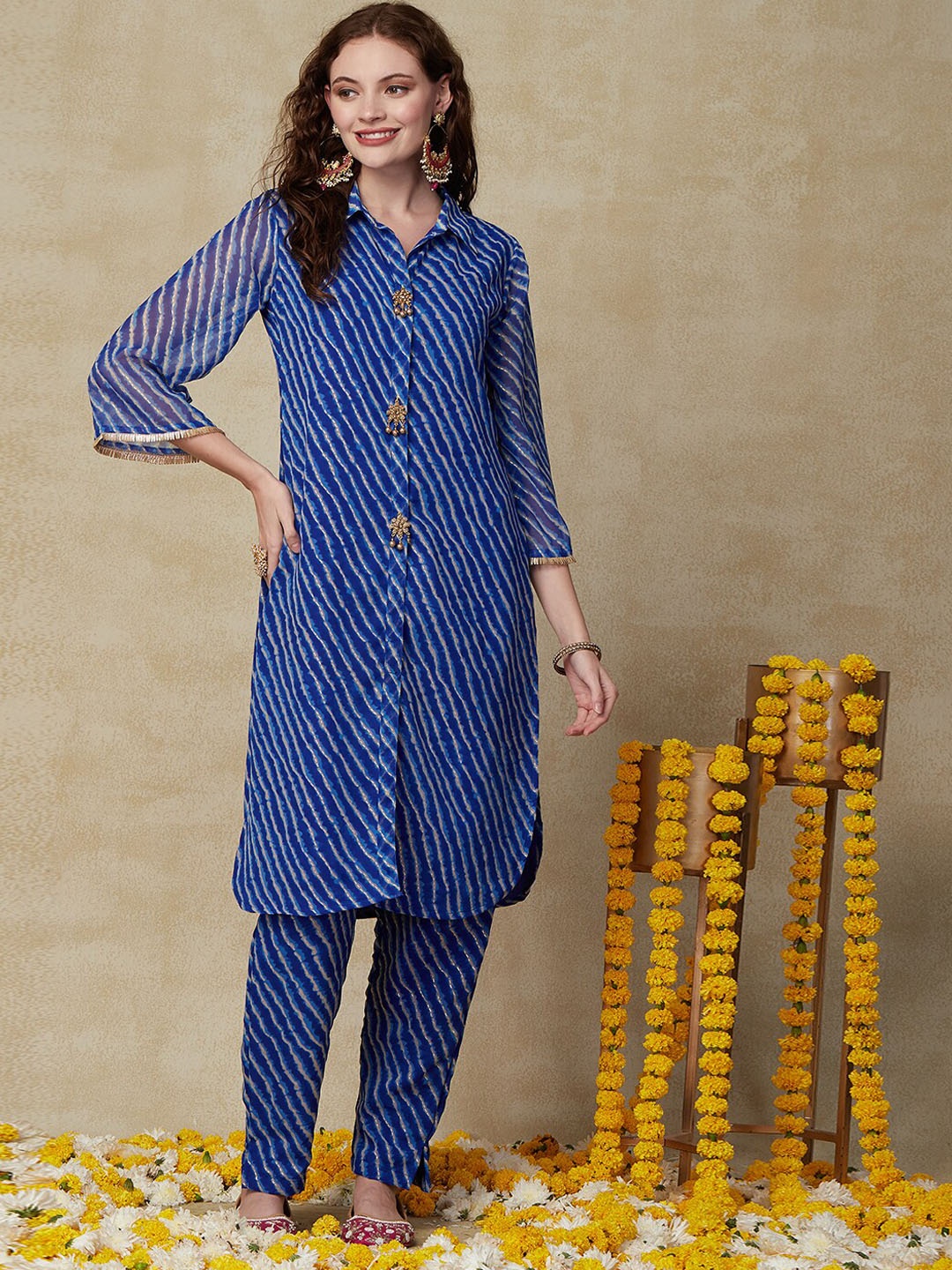 

FASHOR Blue Leheriya Printed Regular Puffed Sleeves Straight Kurta With Palazzos