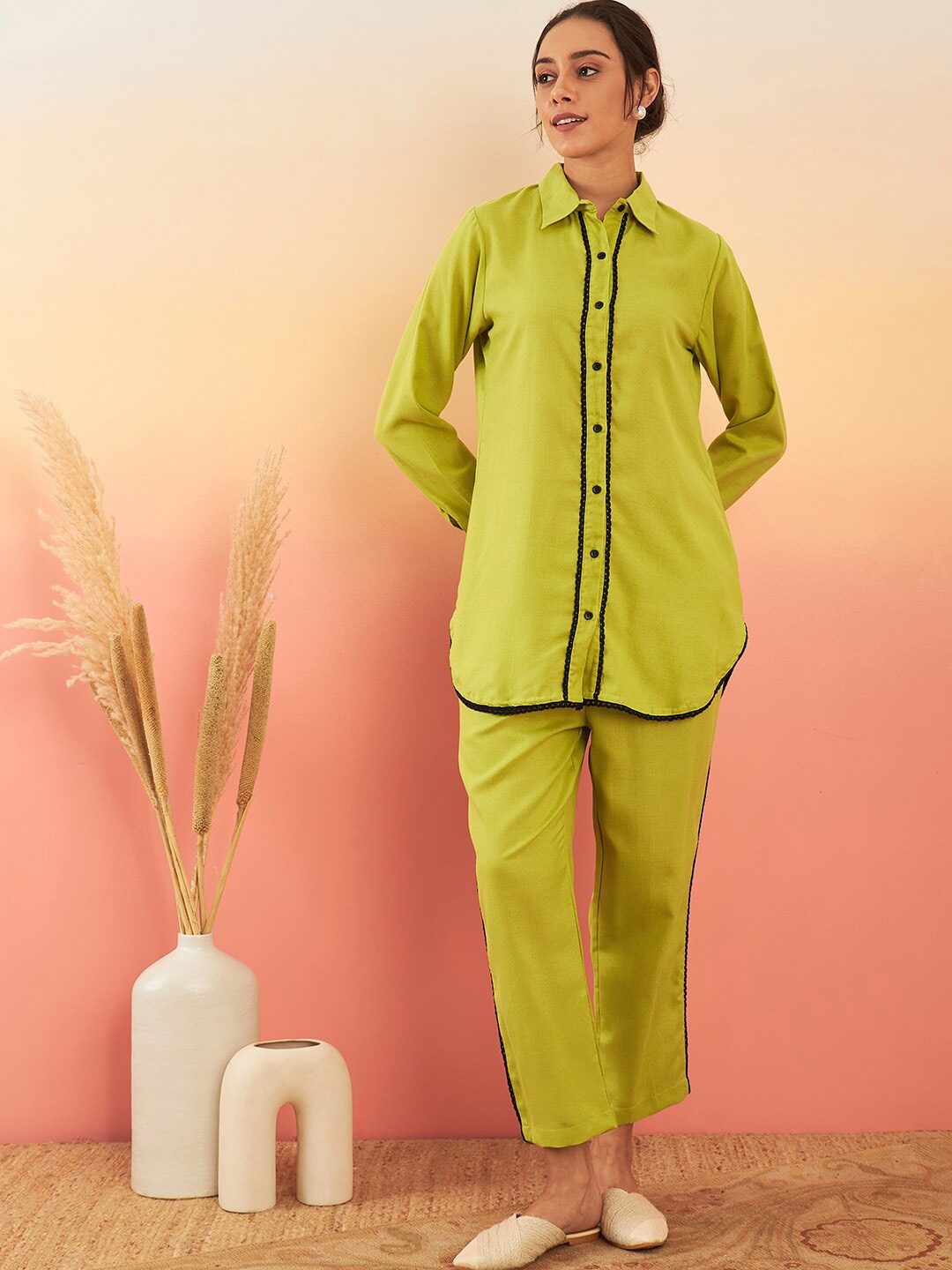 

Sangria Shirt Collar Long Sleeves Shirt & Trousers, Green