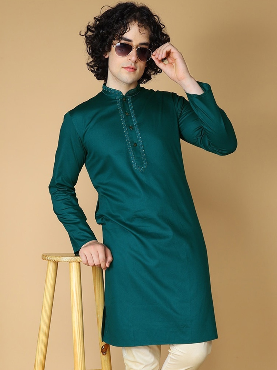 

Sultan The King Of Kurta Mandarin Collar Thread Work Cotton Straight Kurta, Green