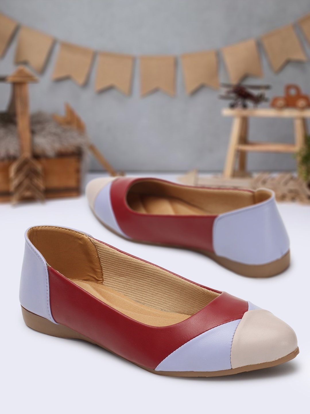 

CLOSHO Colourblocked Pointed Toe Ballerinas, Red