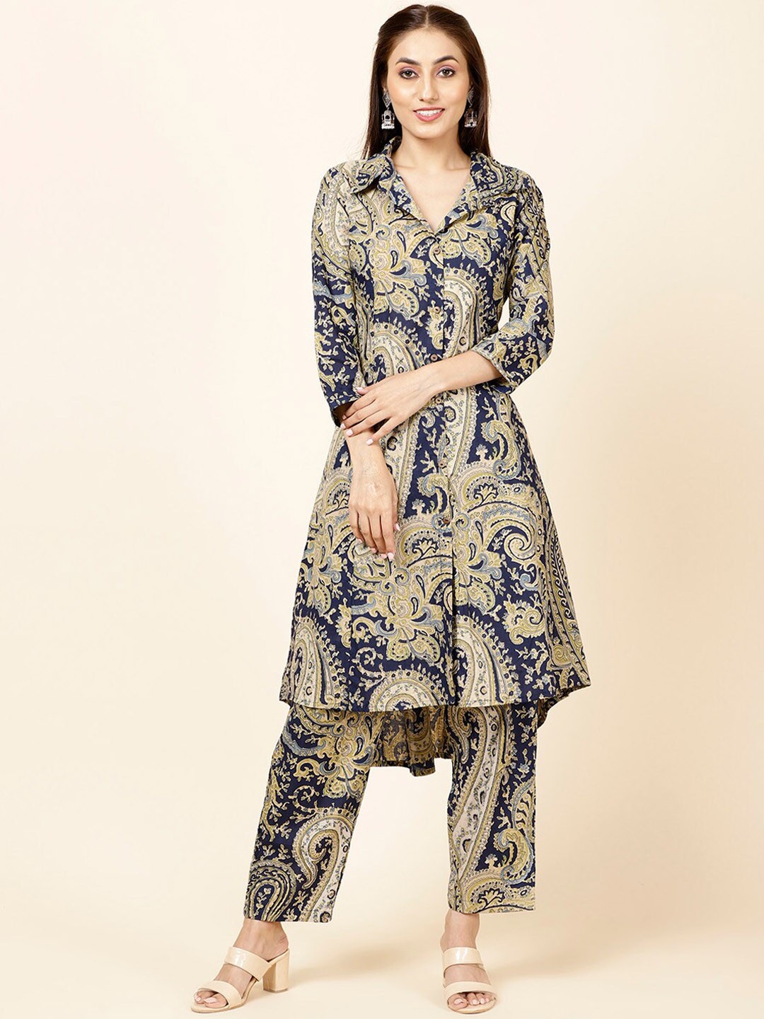 

Meena Bazaar Floral Printed Regular Kurta with Trousers, Navy blue