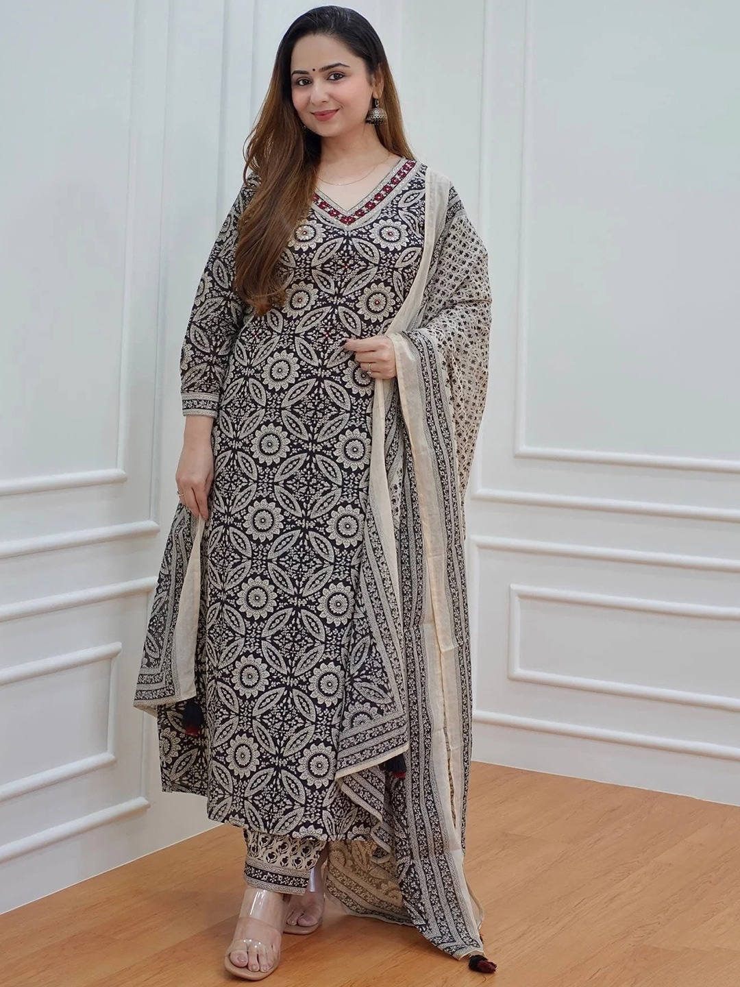 

MAFE Ethnic Motif Printed V-Neck Pure Cotton A-Line Kurta with Patiala & Dupatta, Black