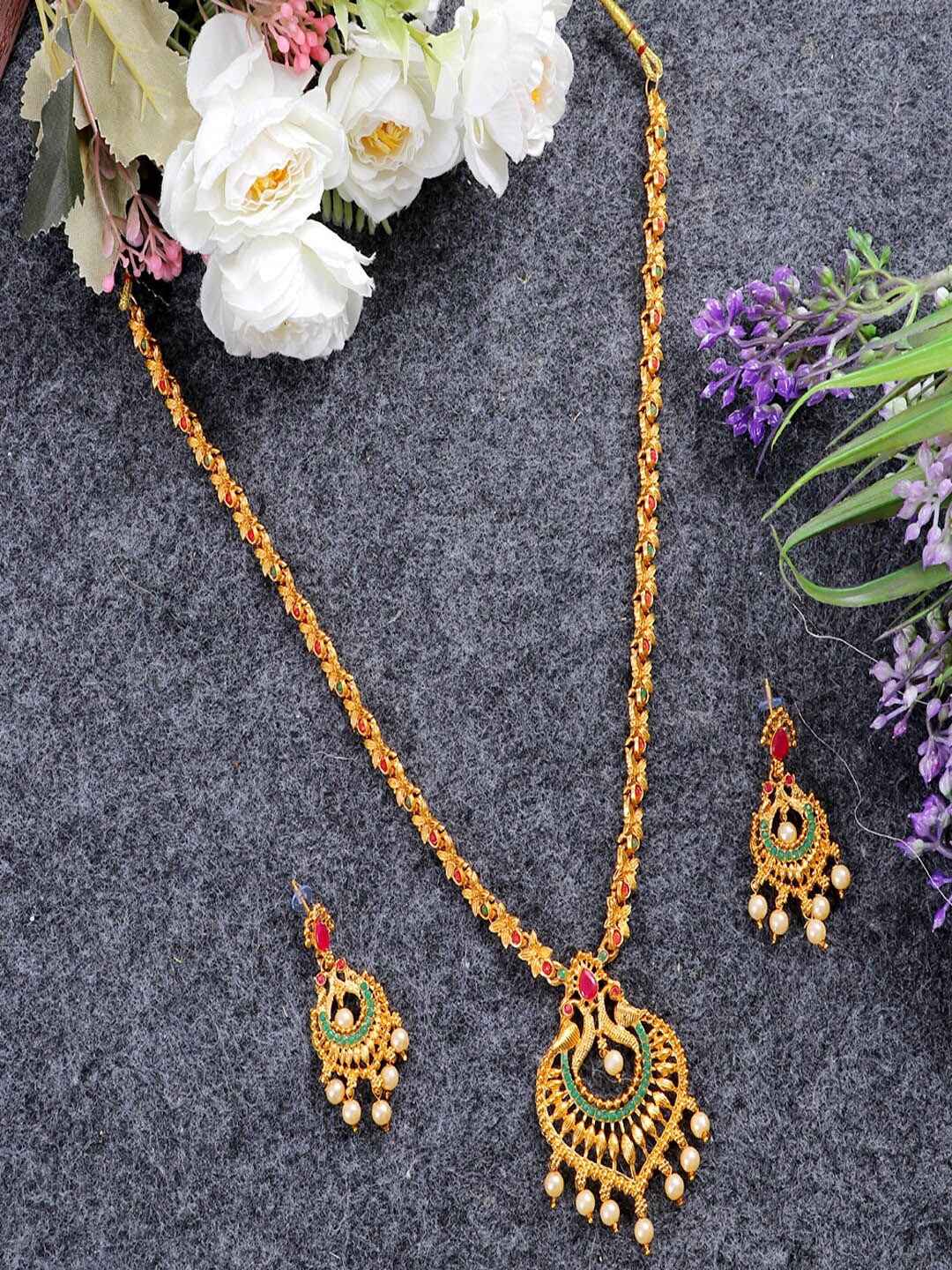 

UNIVERSITY TRENDZ Gold-Plated Stone-Studded & Pearl Beaded Jewellery Set