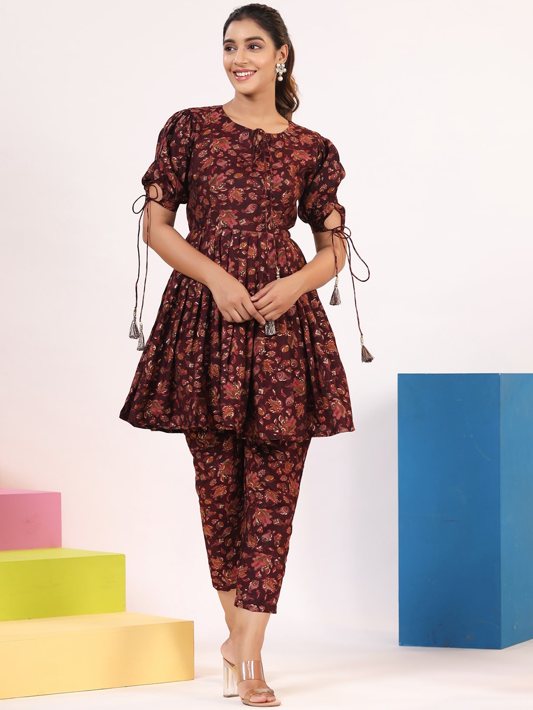 

Rangeelo Floral Printed Kurta With Trousers, Maroon