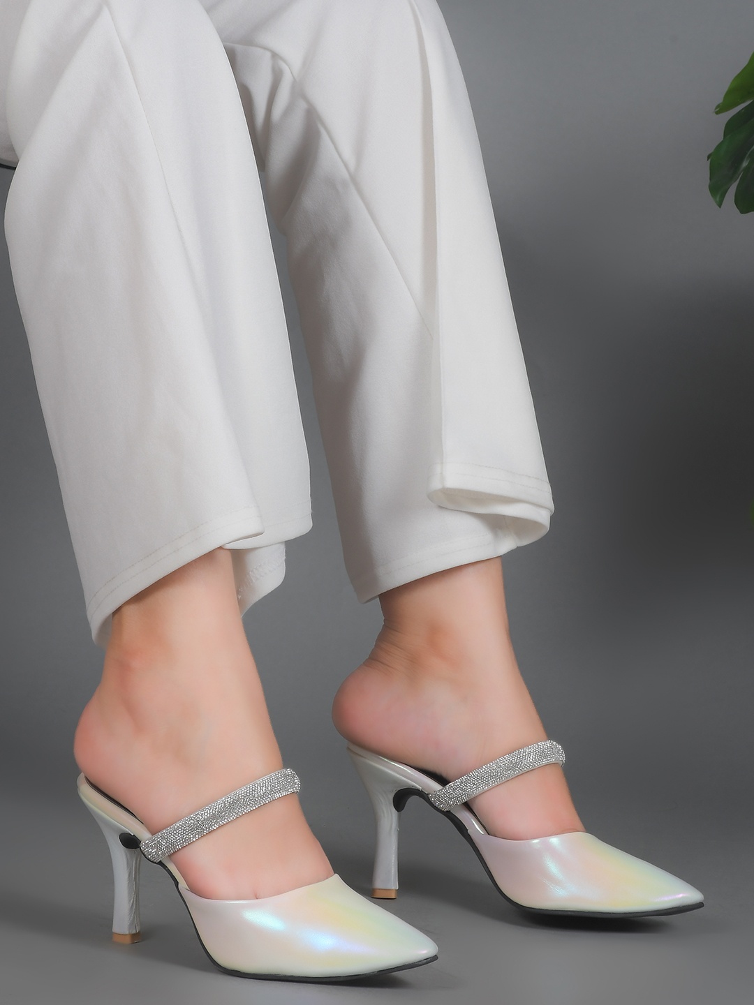 

JM Looks Pointed Toe Embellished Slim Mules, White