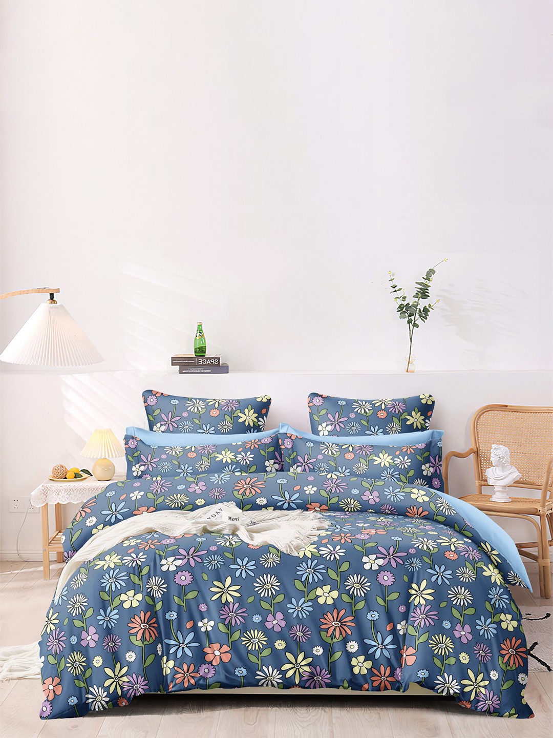 

Ariana Navy Blue & Green Floral Super King Bedsheet with 2 Pillow Covers