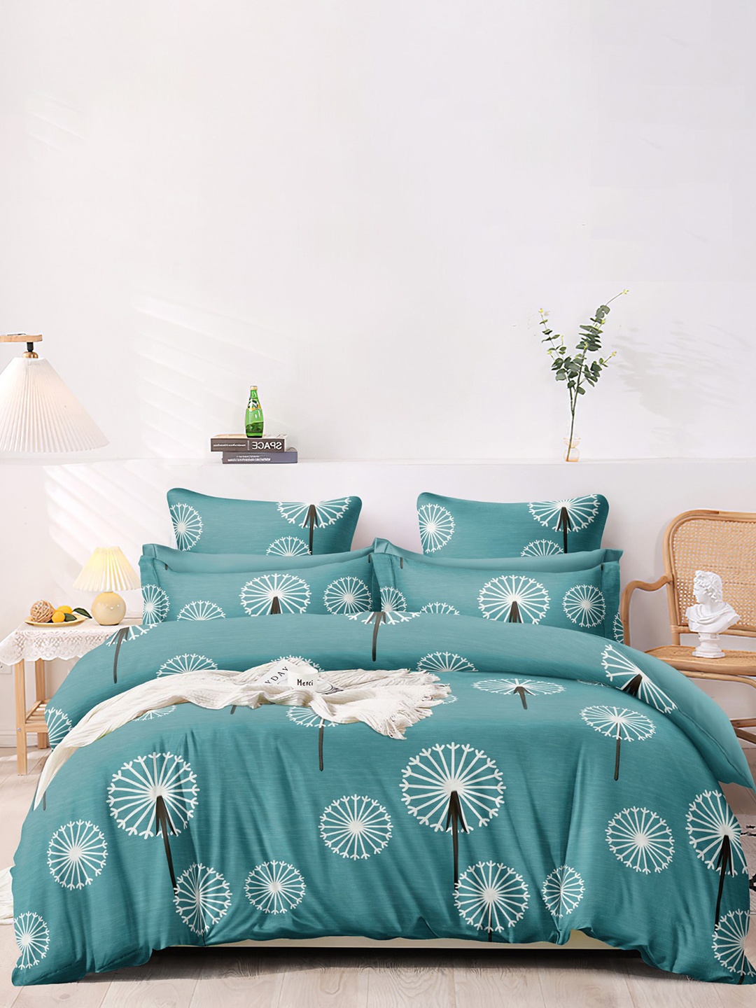 

Ariana Teal & White Ethnic Motifs Super King Bedsheet with 2 Pillow Covers