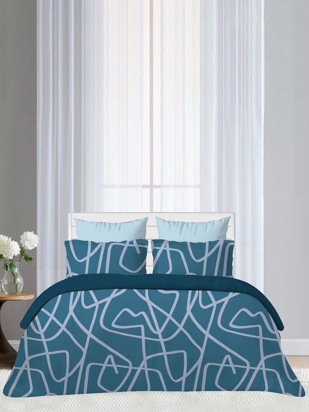 

Ariana Navy Blue & White Super King Bedsheet with 2 Pillow Covers