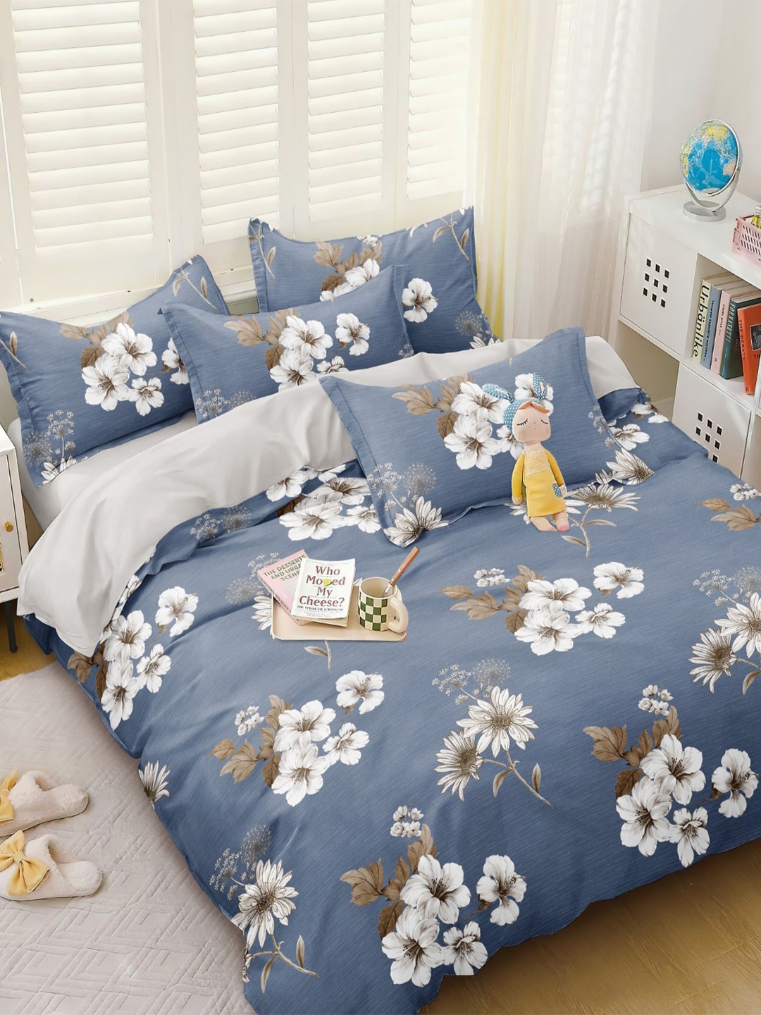 

Ariana Blue & White Floral Double Queen Bedsheet with 2 Pillow Covers