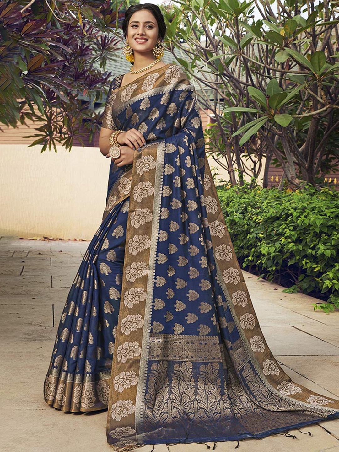 

GAJARAI Ethnic Motifs Woven Design Zari Chanderi Saree, Navy blue