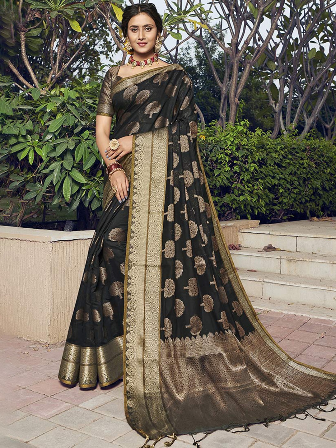 

GAJARAI Ethnic Motifs Woven Design Zari Chanderi Saree, Black