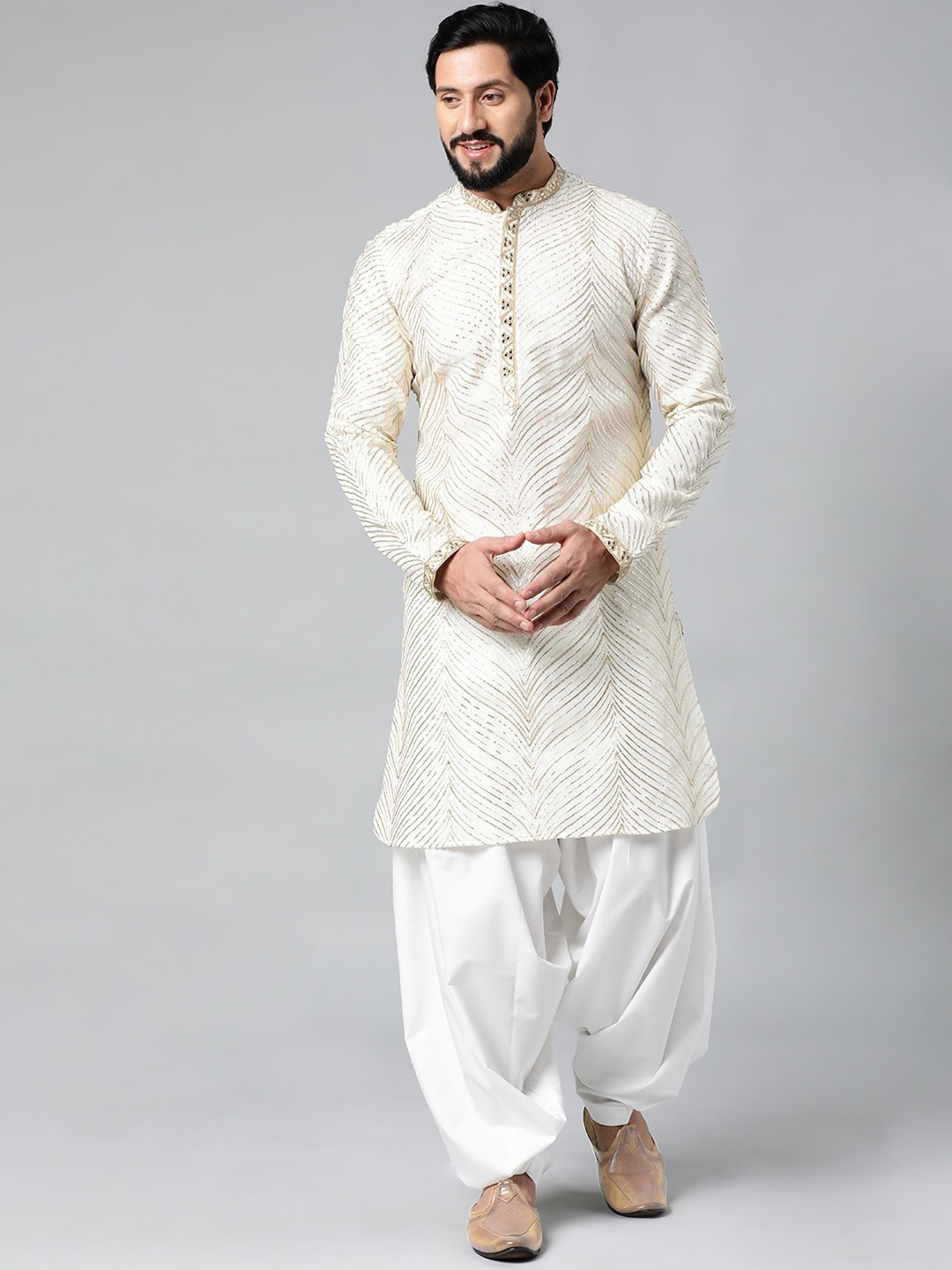 

TheEthnic.Co Geometric Embroidered Gotta Patti Kurta With Salwar, Off white