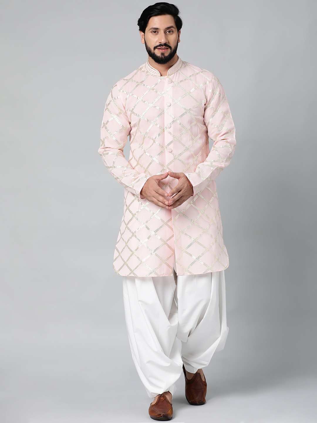 

TheEthnic.Co Geometric Embroidered Gottapatti Kurta With Salwar, Pink