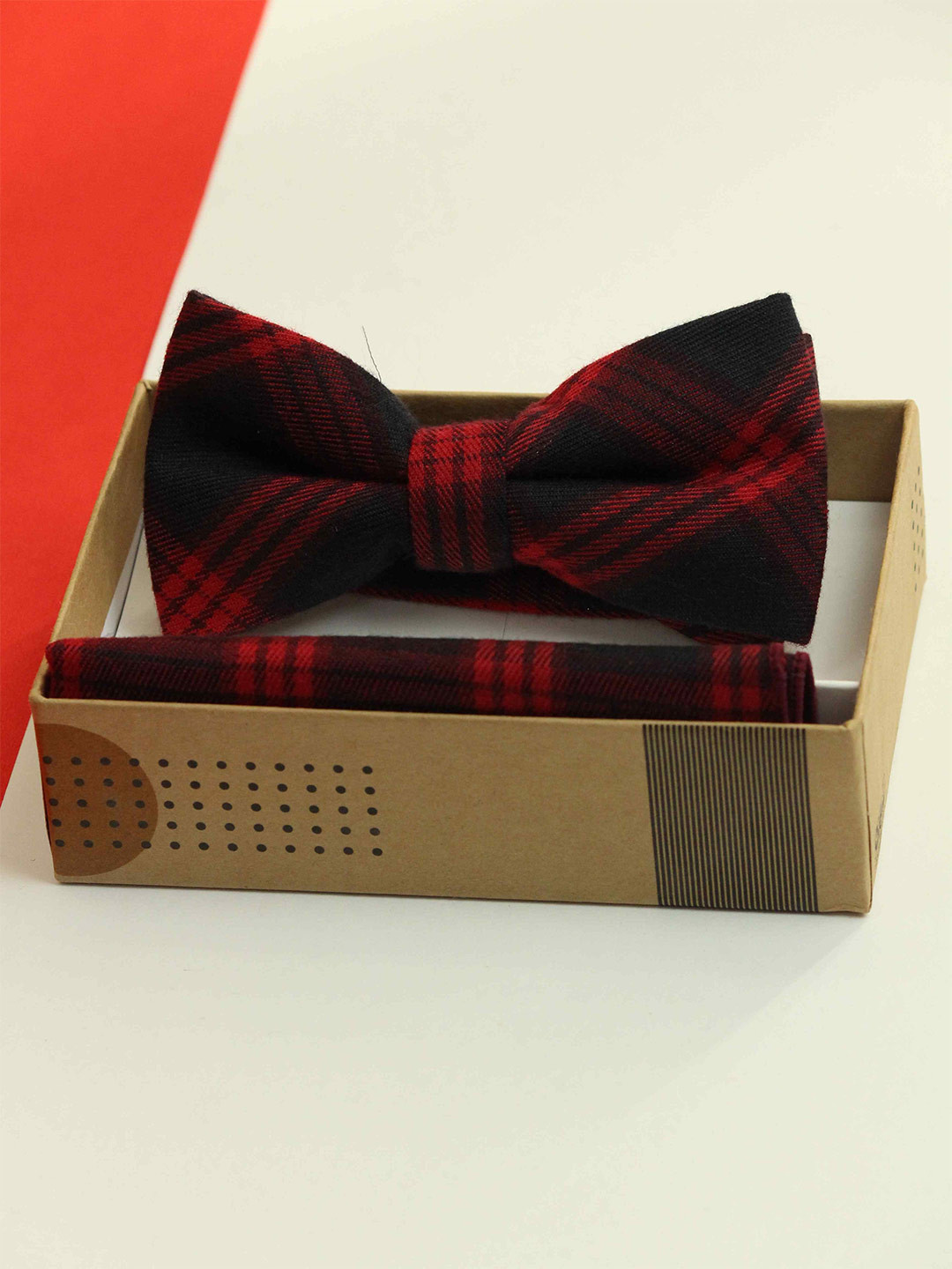 

Tossido Men Checked Cotton Bowtie & Pocket Square Set, Black