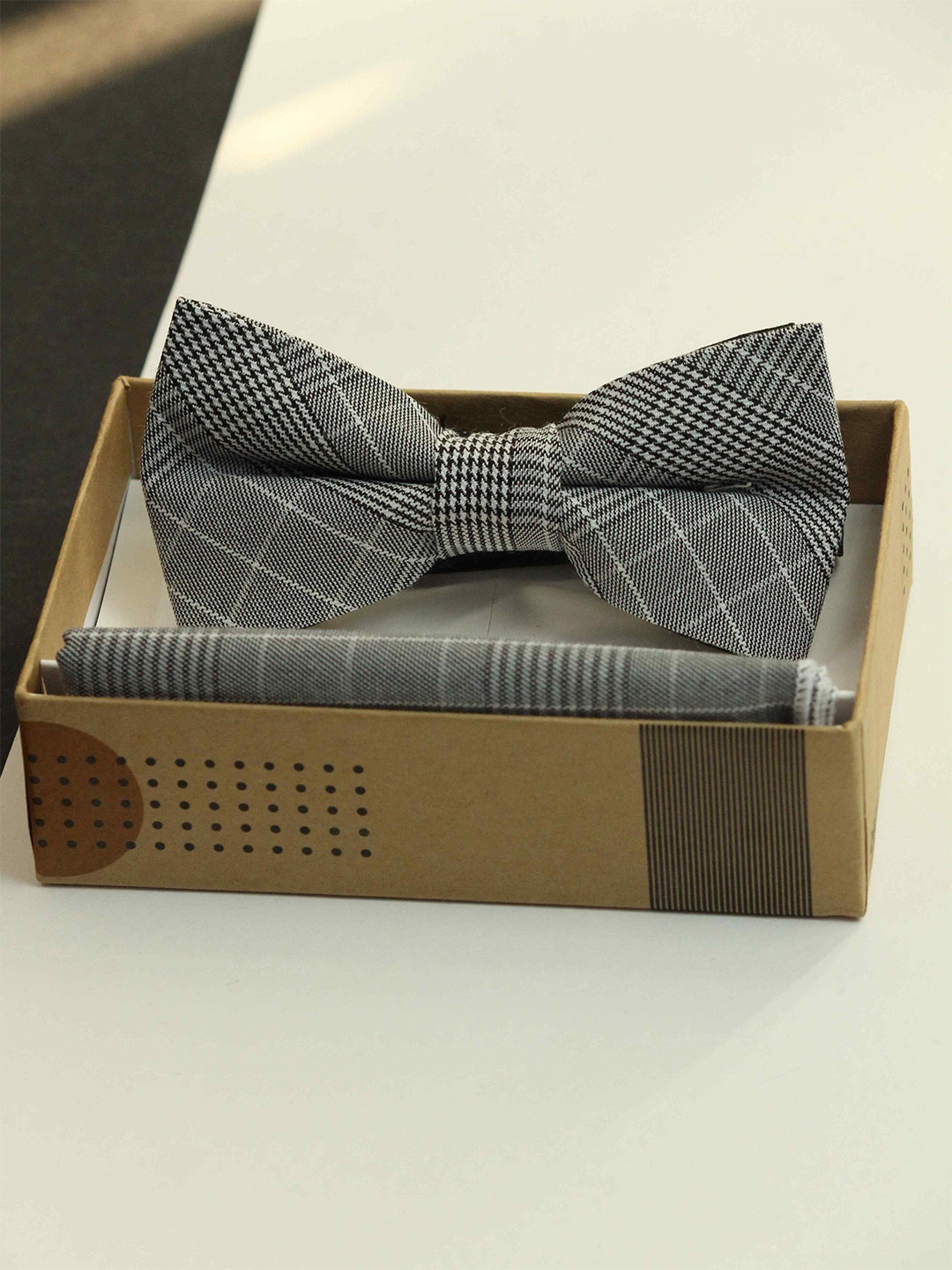 

Tossido Men Checked Cotton Bowtie & Pocket Square Set, Grey