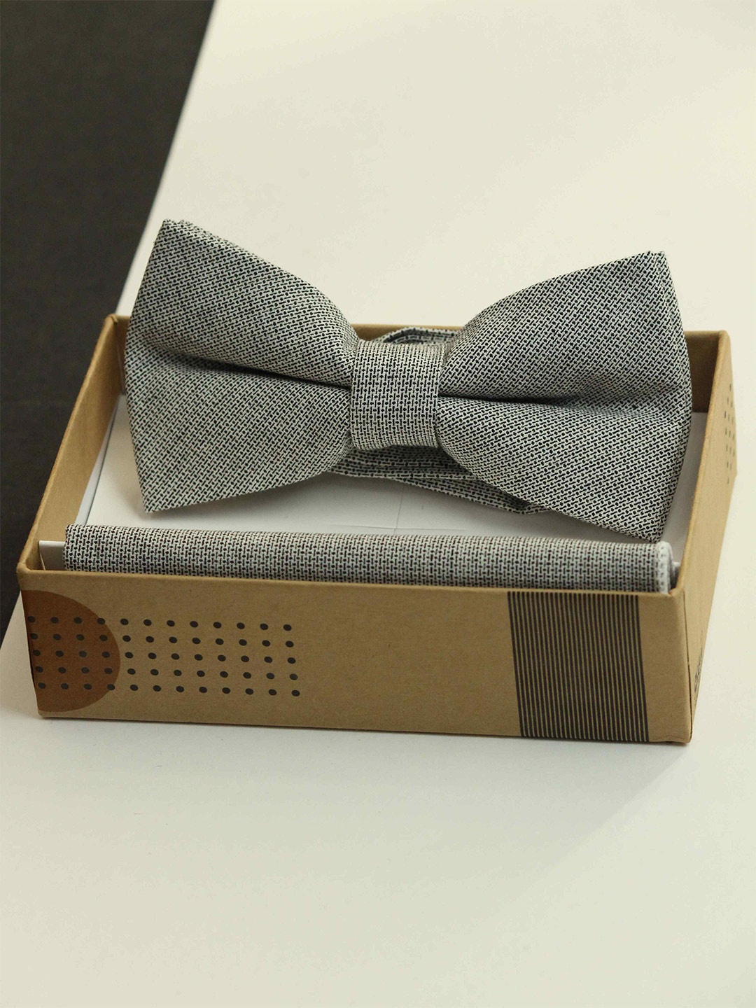 

Tossido Men Geometric Printed Cotton Bowtie & Pocket Square Set, Grey