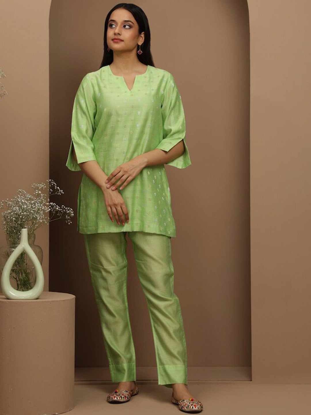 

SMRITI GUPTA Notched Round -Neck Jacquard Chanderi Silk Kurti, Lime green