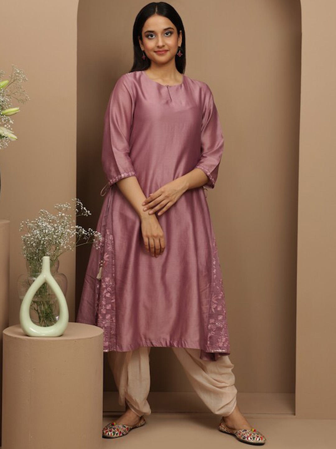

SMRITI GUPTA Floral Embroidered Chanderi Silk Anarkali Kurta, Mauve