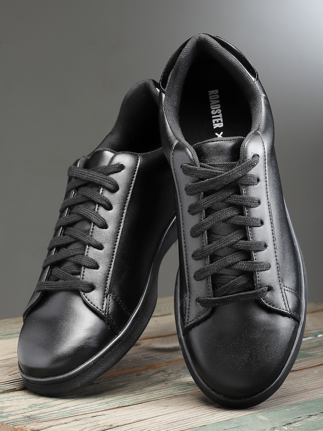 

The Roadster Lifestyle Co. Men Black Comfort Insole Basics Sneakers