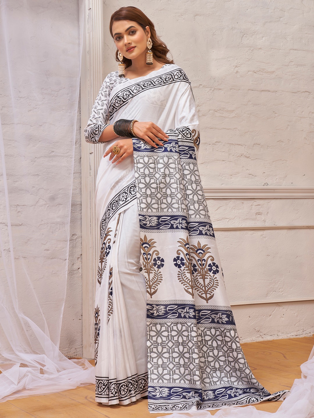 

Anouk Ethnic Motifs Printed Bagru Saree, White