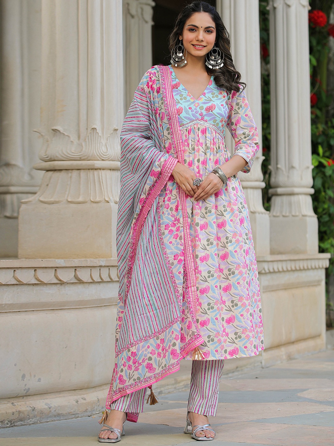 

Rangeelo Floral Printed Empire Kurta with Palazzos & With Dupatta, Pink