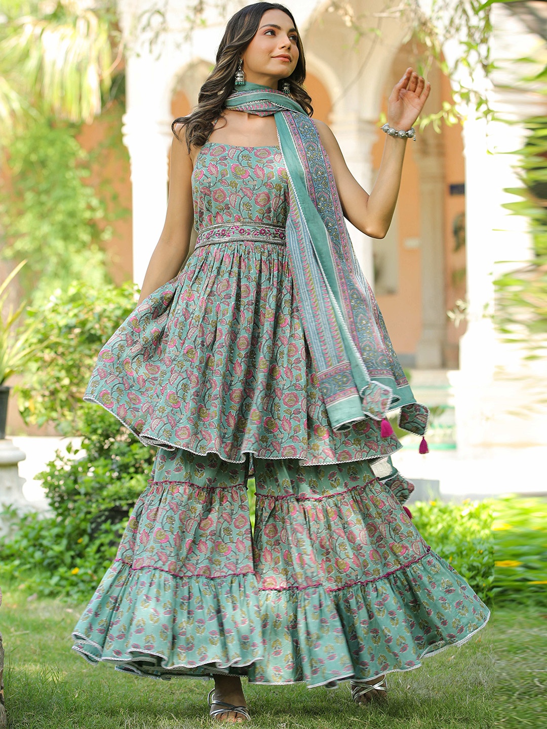 

Rangeelo Floral Printed Regular Kurti with Sharara & Dupatta, Green