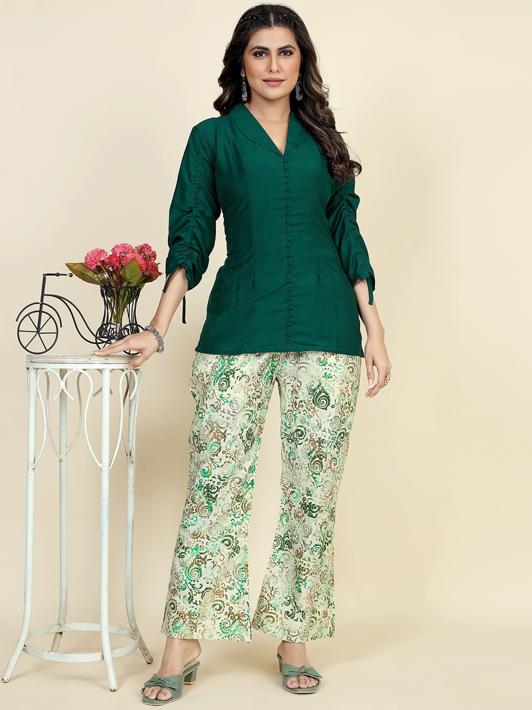 

STYLE SAMSARA Printed Pure Silk Top With Trousers, Green