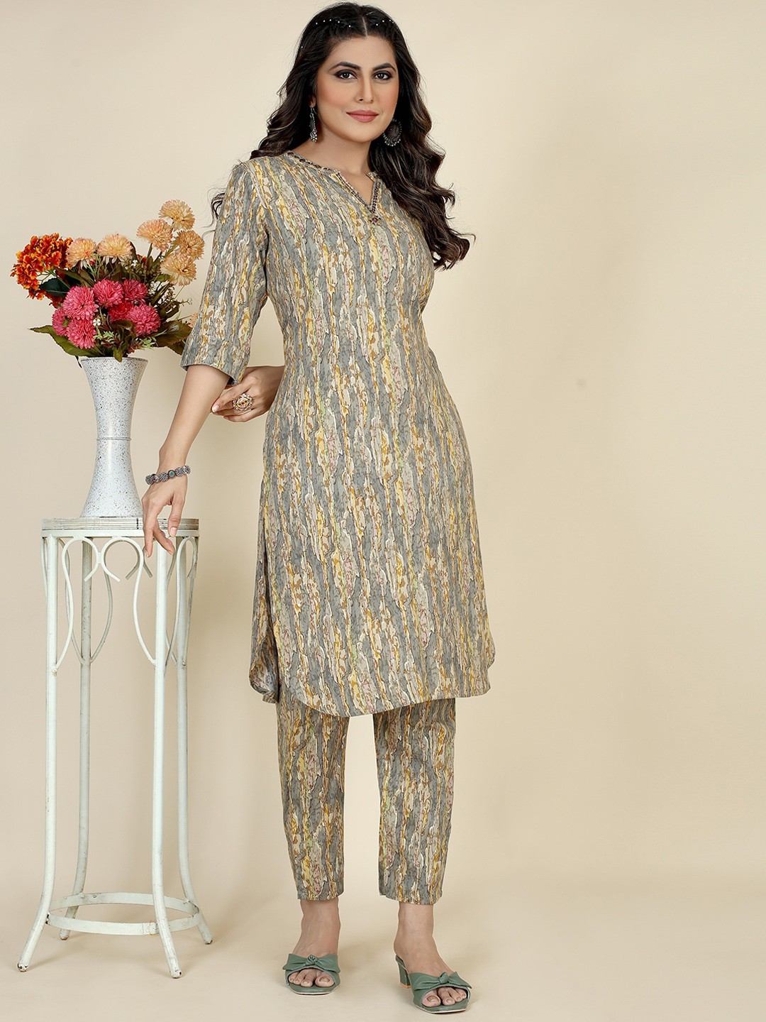 

STYLE SAMSARA Abstract Printed Mirror Work Kurta & Trousers, Grey