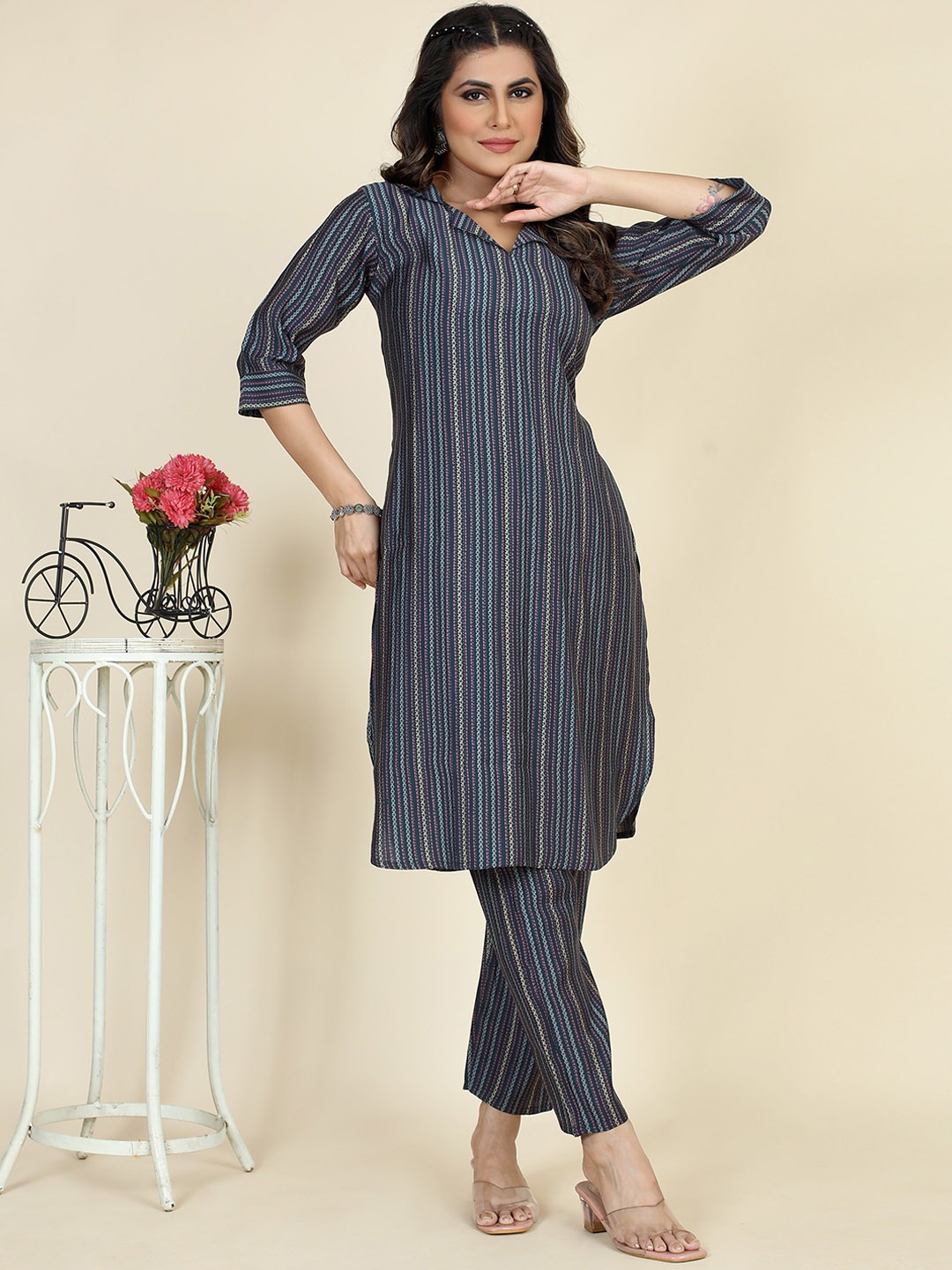 

STYLE SAMSARA Striped Pure Silk Top With Trousers, Navy blue