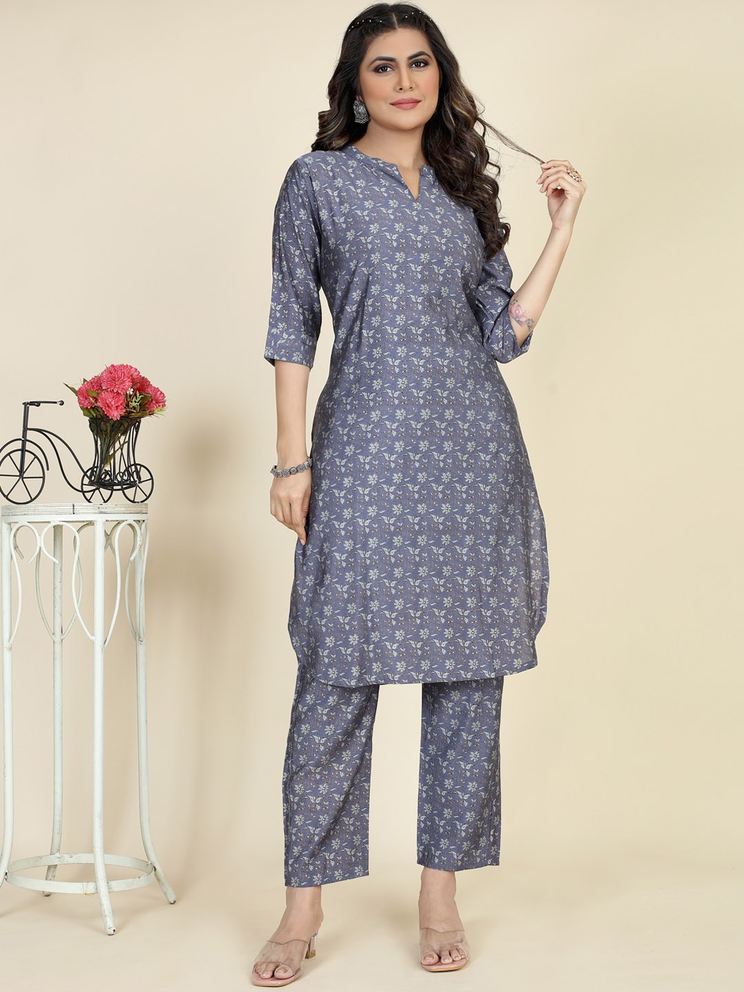 

STYLE SAMSARA Ethnic Motifs Printed Mandarin Collar Silk Kurta With Trousers, Lavender