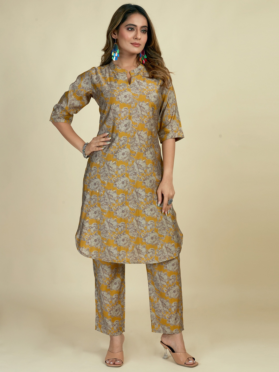

STYLE SAMSARA Floral Printed Mandarin Collar Pure Silk Kurta with Trousers, Mustard