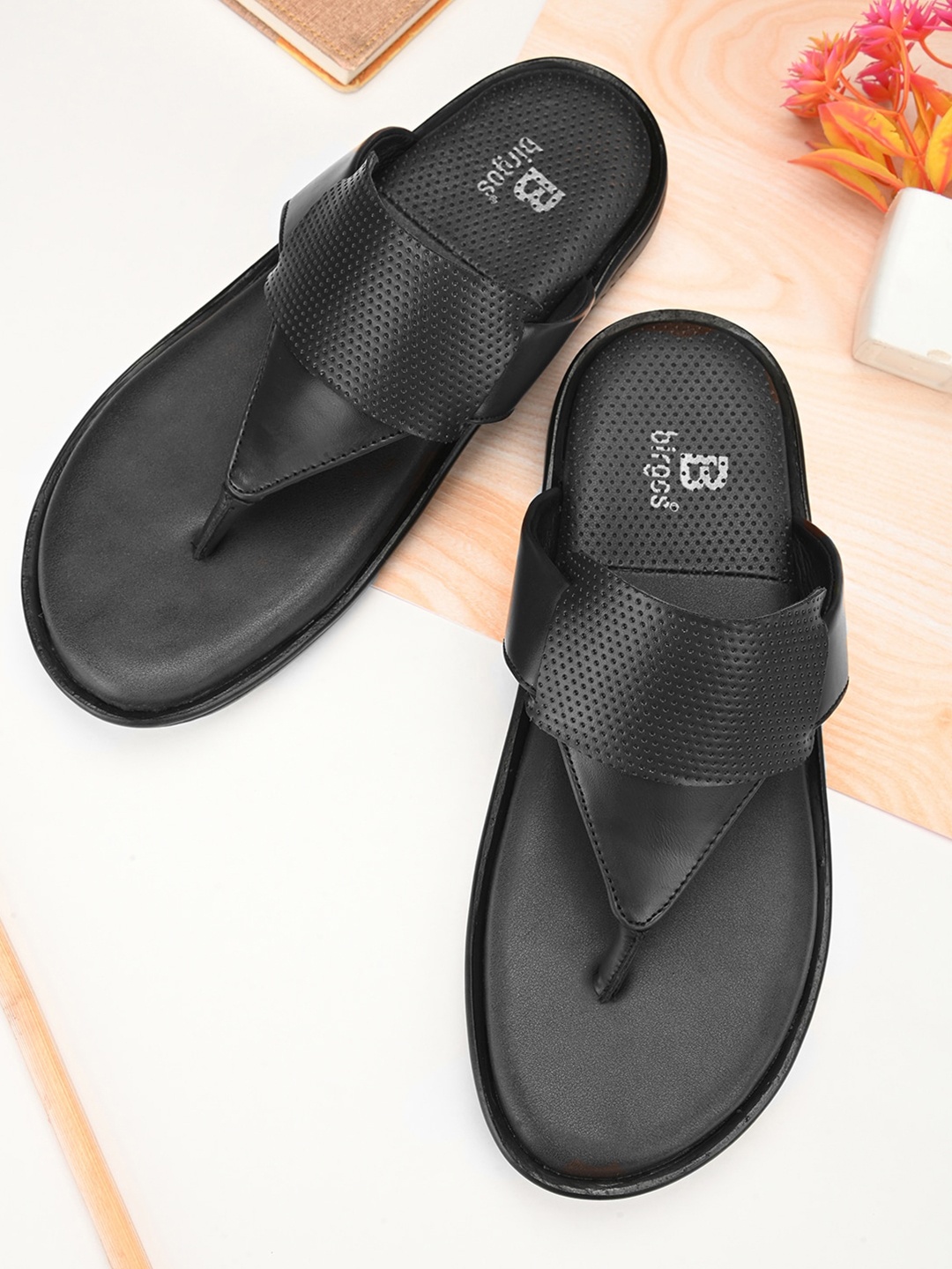 

birgos Men Textured Comfort Sandals, Black