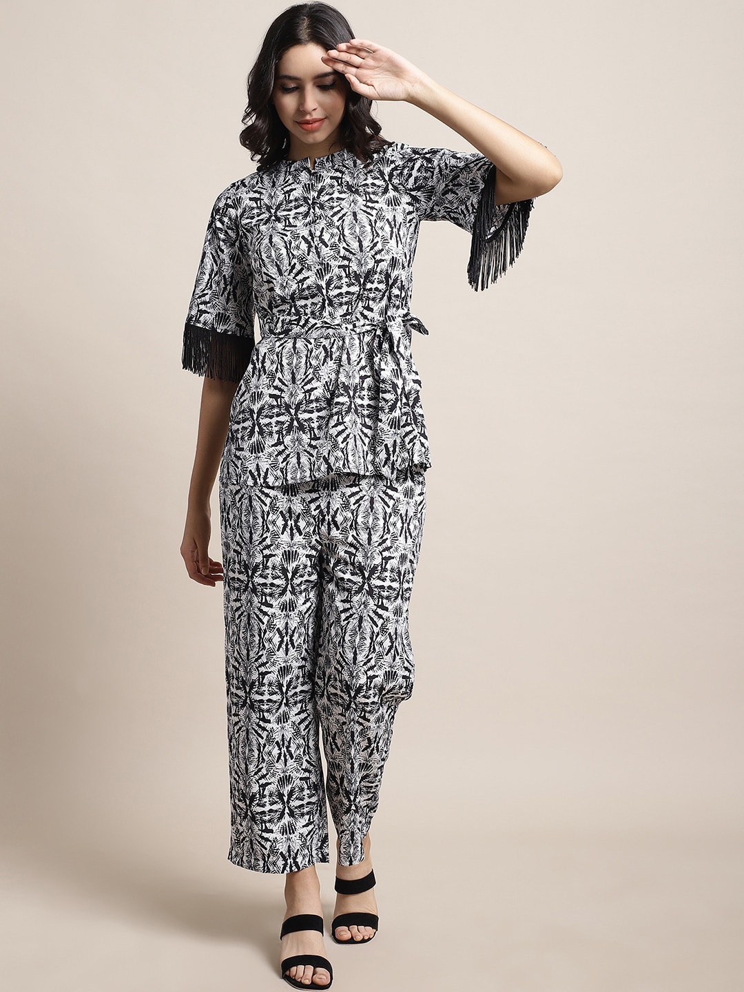 

BLANC9 Abstract Printed Mandarin Collar Fringed Sleeve Top With Trousers, Black