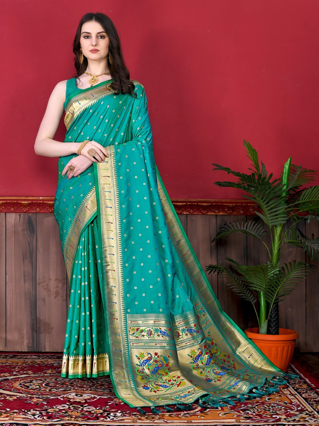 

MOKSHA DESIGNS Woven Design Zari Pure Silk Paithani Saree, Green