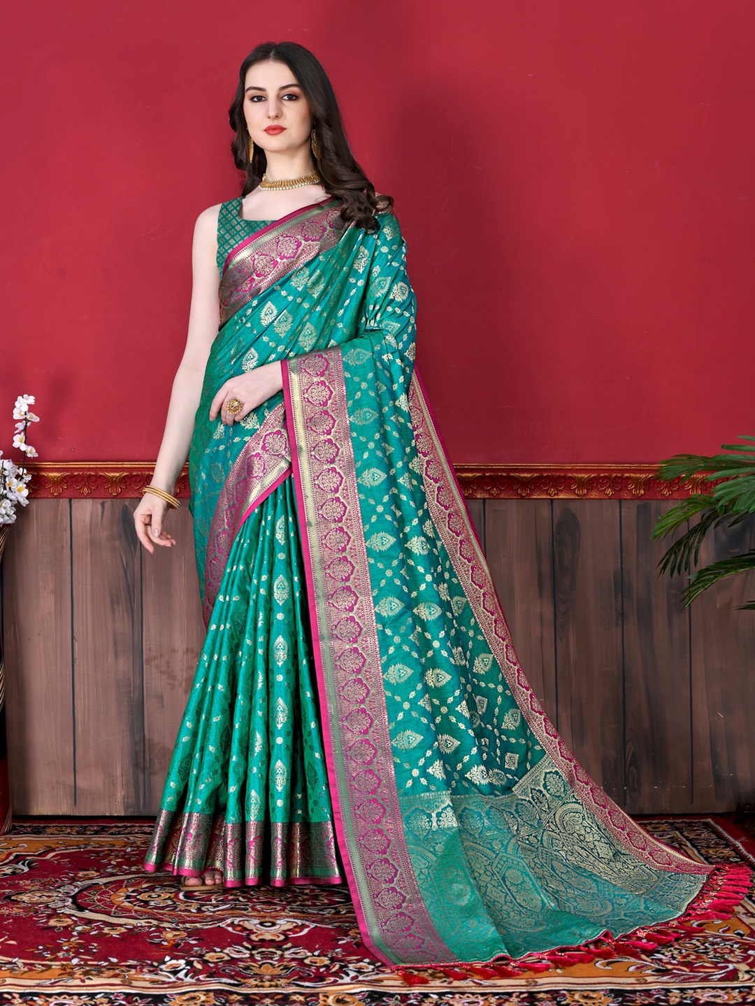 

MOKSHA DESIGNS Ethnic Motifs Woven Design Zari Pure Silk Banarasi Saree, Green